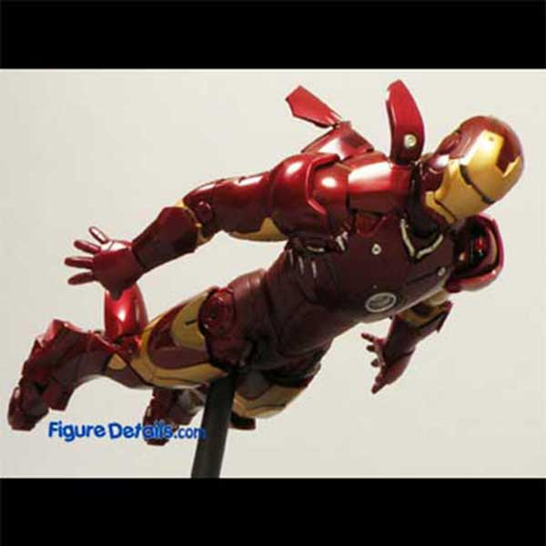 Flight mode of Hot Toys Iron Man Mark 3 5