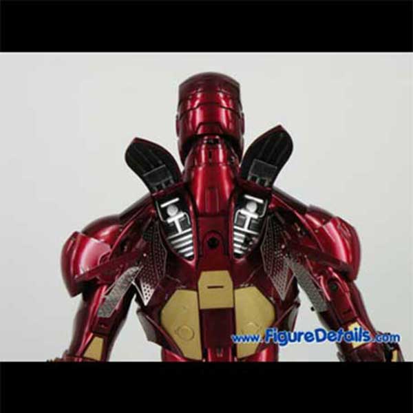 Hot Toys Iron Man Mark 3 Battle Damaged Version mms110 - Damaged Helmet Armor Air Flaps Review 7