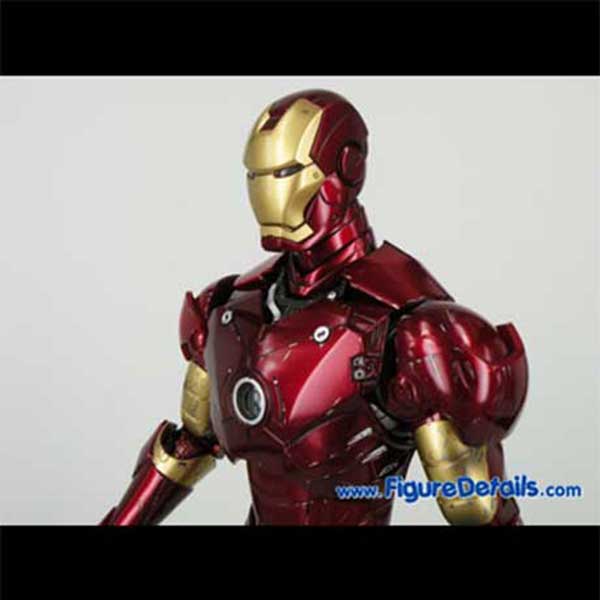 Hot Toys Iron Man Mark 3 Battle Damaged Version mms110 - Damaged Helmet Armor Air Flaps Review 2