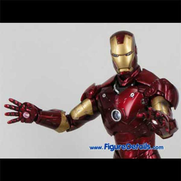 Hot Toys Iron Man Mark 3 Battle Damaged Version mms110 - Wrist Gauntlet Air Brake Review 5