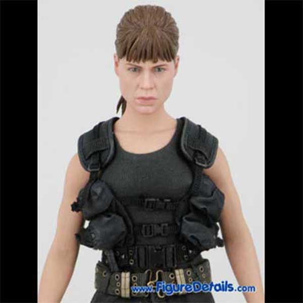 Hot Toys Sarah Connor Terminator 2 mms119 - Packing and Action Figure Review 11