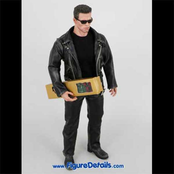 Hot Toys T800 Arnold Schwarzenegger mms117 Packing and Action Figure Review - Terminator 2 9