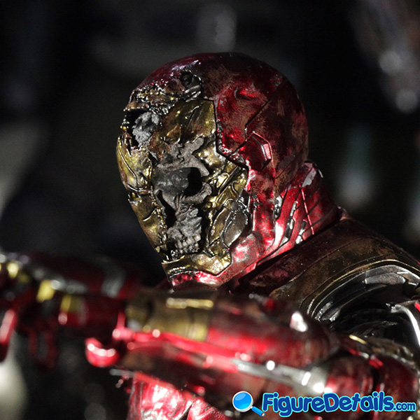 Hot Toys Mysterio Iron Man Illusion head sculpt and Figure Base 1