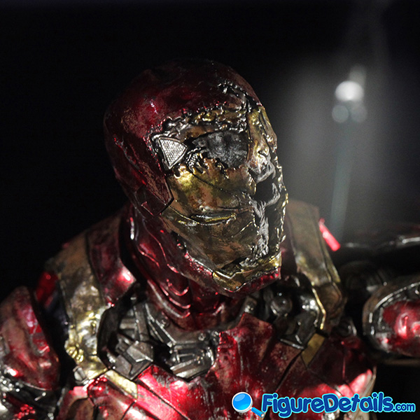 Hot Toys Mysterio Iron Man Illusion head sculpt and Figure Base 5