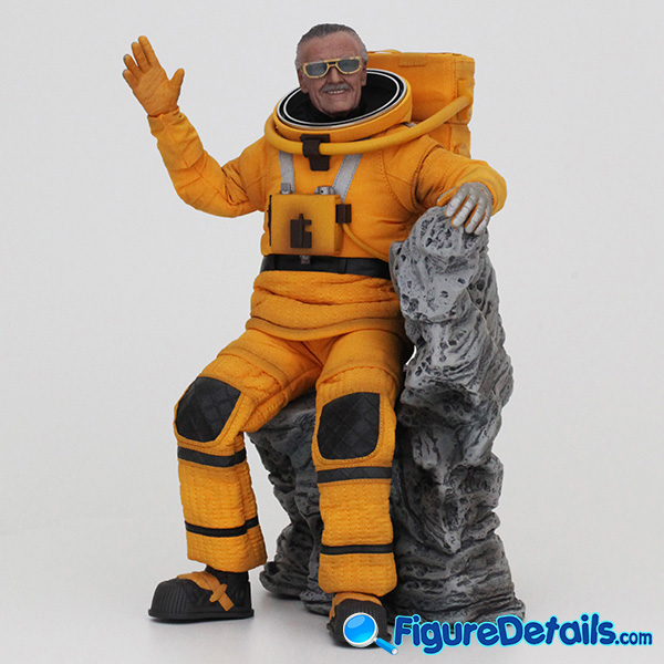 Hot Toys Stan Lee with stand Review in 360 Degree - Guardians of the Galaxy 2 - mms545 2
